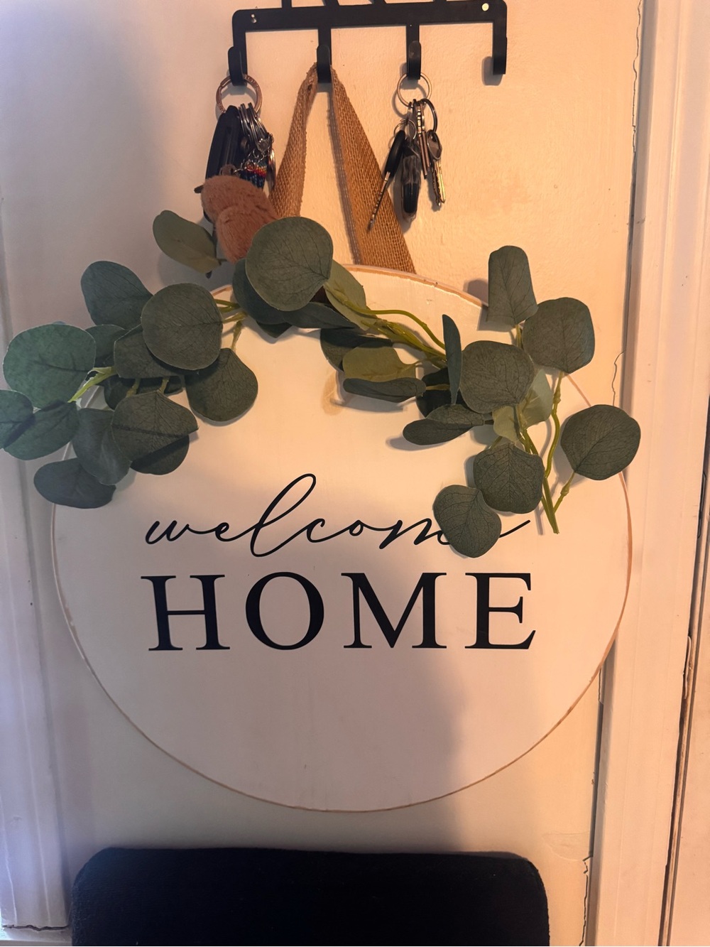 Chic Nation White 'Welcome Home' Round Wall Sign with Greenery